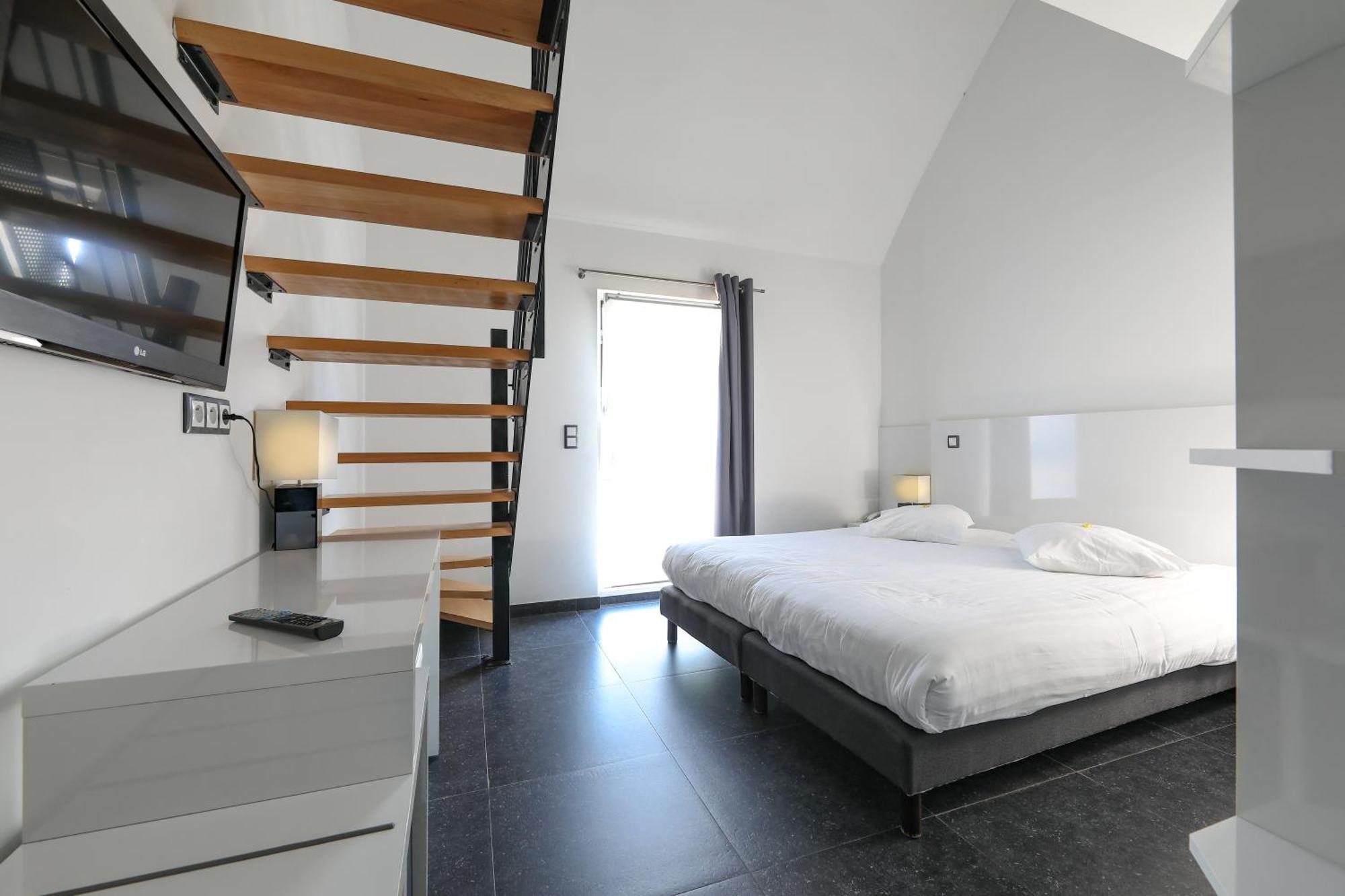 Hotel Bo Rivage Neufchâteau Esterno foto